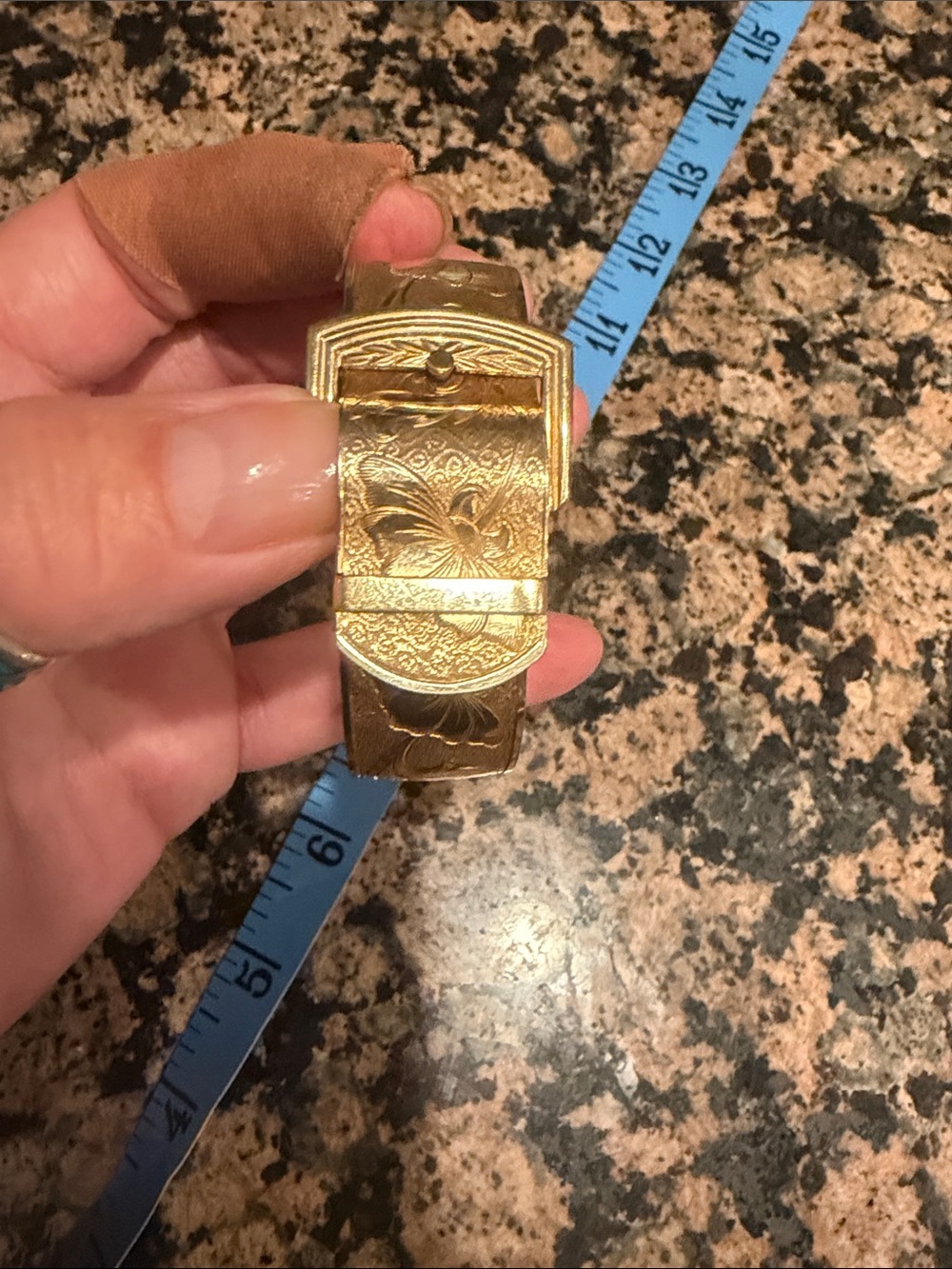 Marsh vintage Gold-Tone Floral Engraved Belt Bracelet - Picture 7 of 11